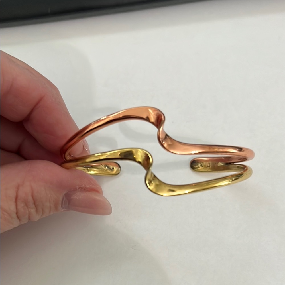 Elegant Gold and Copper Wave Bracelet